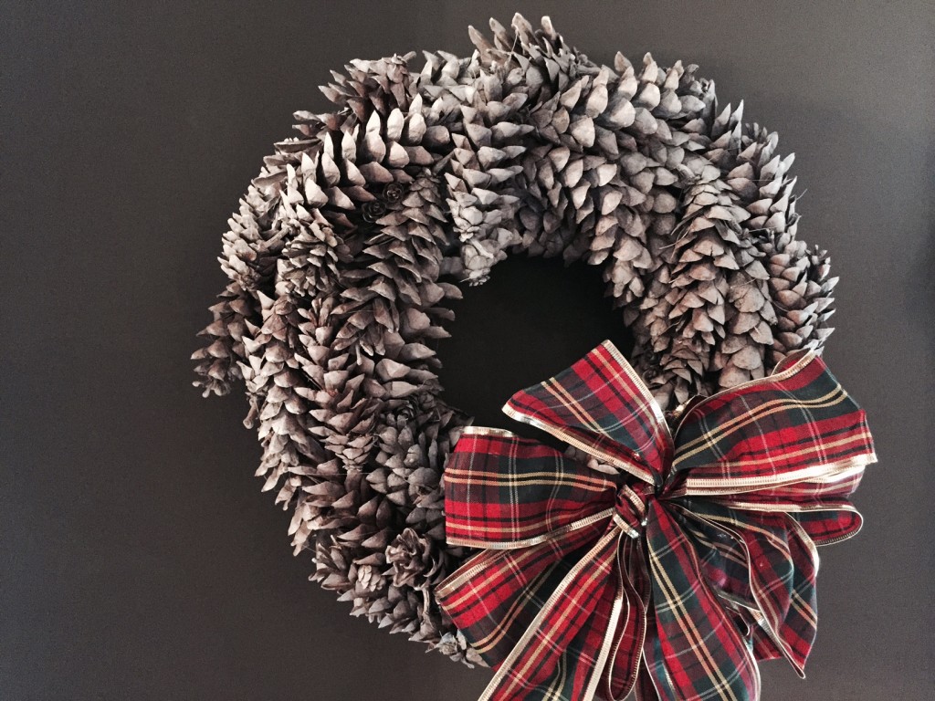How to Make a PineCone Wreath