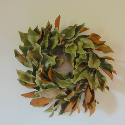 Learn how easy it is to make a magnolia wreath whether you are using dried or fresh leaves #wreath #diy#craft https://lehmanlane.net