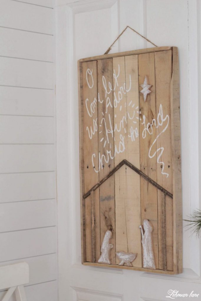 10 Pallet Furniture Projects to Build to bring Farmhouse Character to your home for FREE #palletprojects #farmhousestyle https://lehmanlane.net