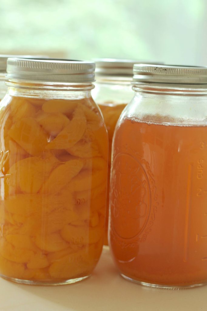 sharing our family's favorite EASY canned peaches in juice recipe. The best part is that this canned peaches recipe makes canned peaches & homemade peach juice. What could be better than 2 recipes in 1! #cannedpeaches #peach #canningrecipes https://lehmanlane.net