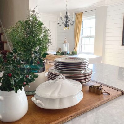 Christmas decorations do not have to be complicated or expensive, Sharing this year's farmhouse Christmas tour with the best simple Christmas Decorations Room Ideas you can start today including DIY Christmas crafts & pictures! #christmas #farmhousechristmas #christmasdecorations https://lehmanlane.net