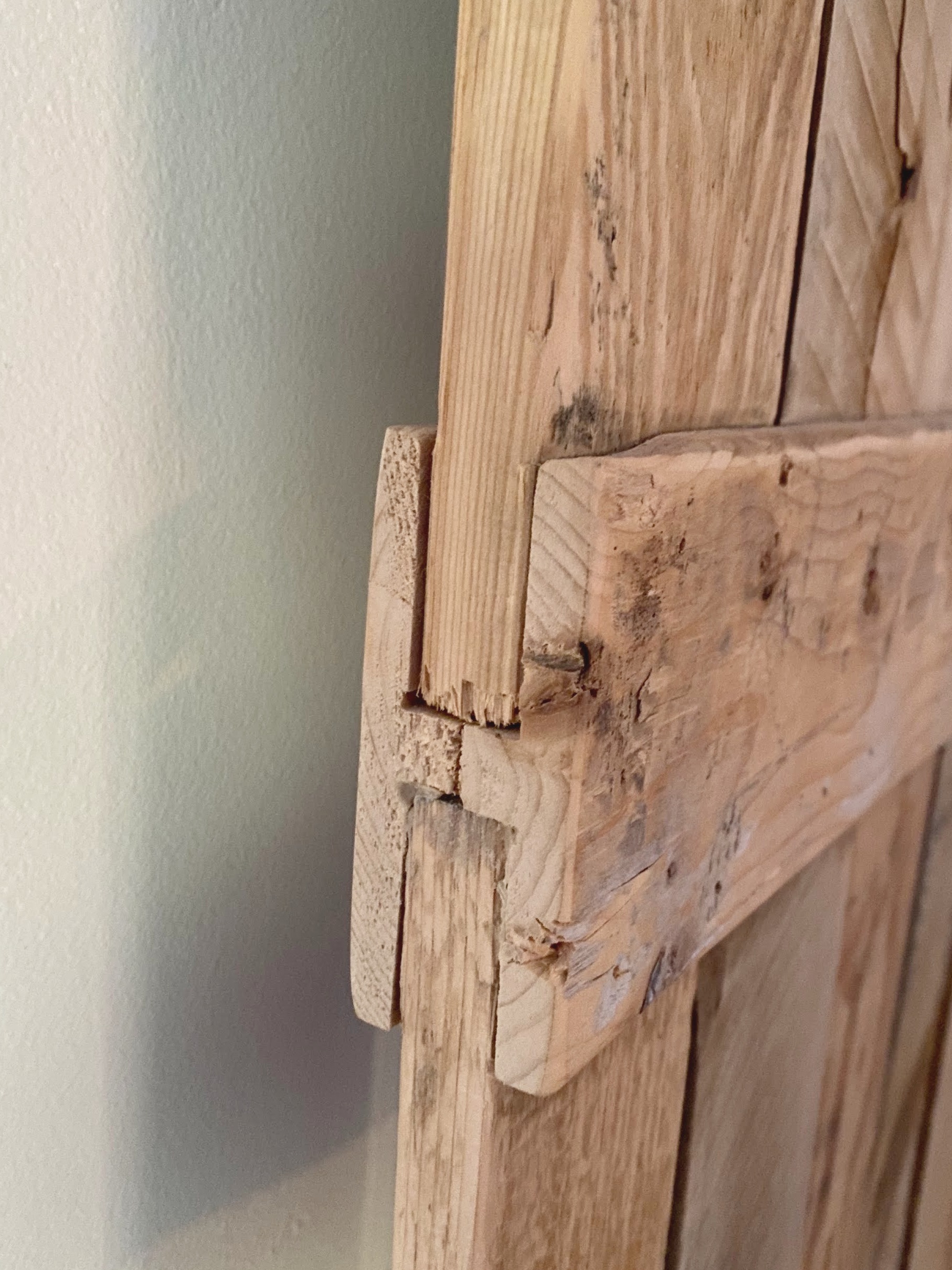 The Best DIY Pallet Sliding Barn Door out of 2 Pallets (Ultimate Easy