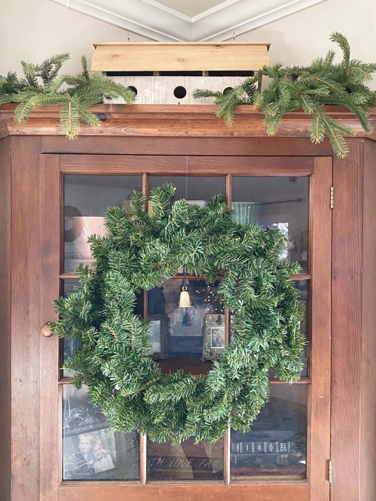 Christmas decorations do not have to be complicated or expensive, Sharing this year's farmhouse Christmas tour with the best simple Christmas Decorations Room Ideas you can start today including DIY Christmas crafts & pictures! #christmas #farmhousechristmas #christmasdecorations https://lehmanlane.net