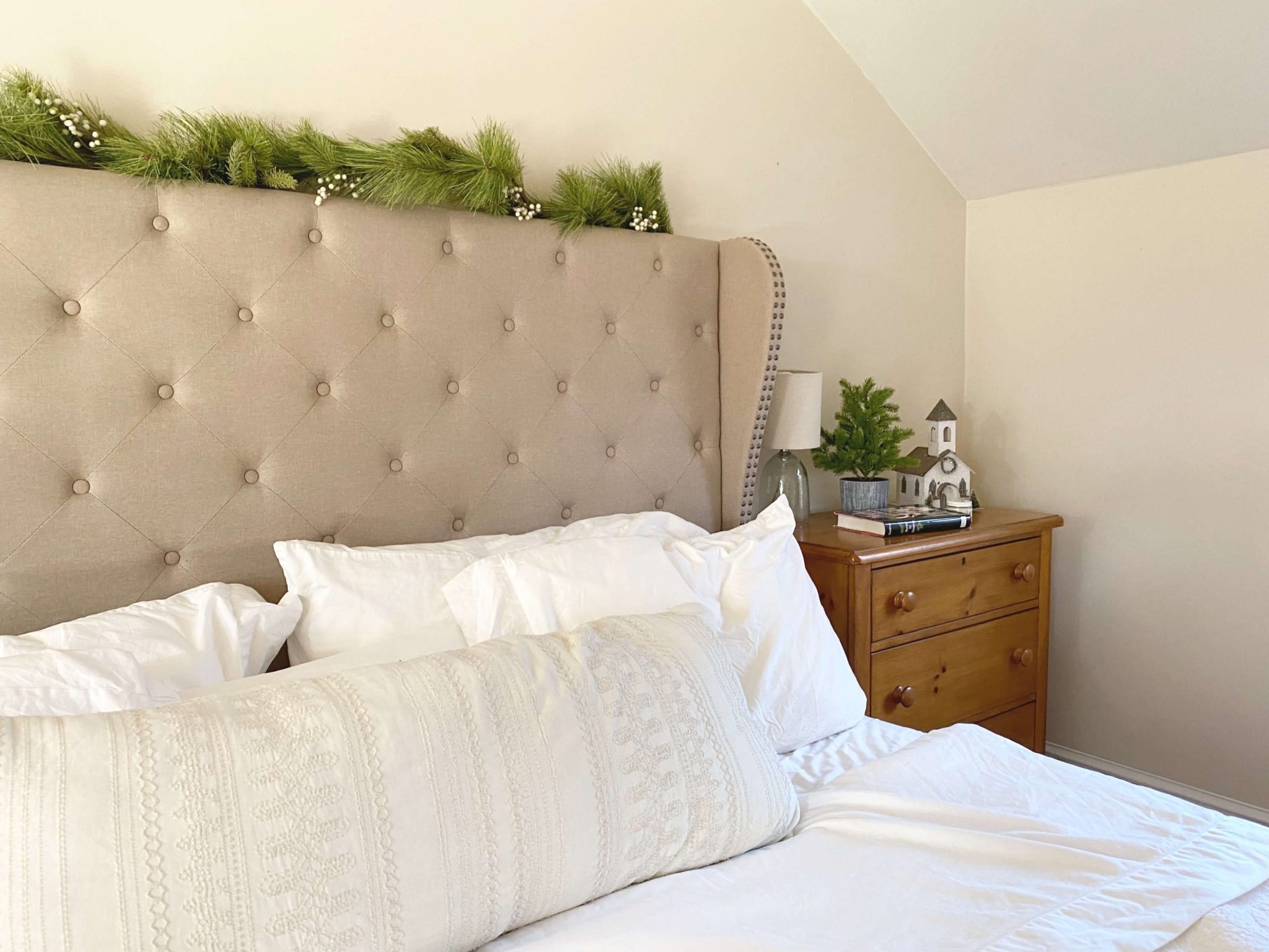 11 Simple Christmas Decorations Room Ideas You Can Start Today - Lehman Lane