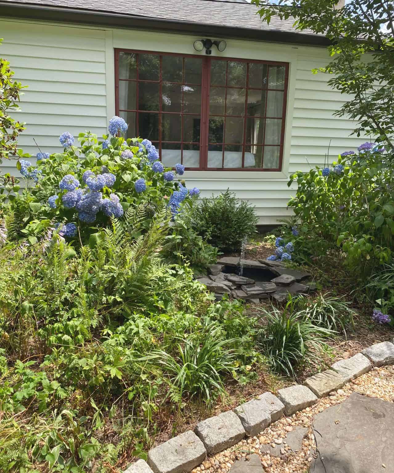 3 Beautiful Tips to Rock Landscaping under a Front Window or Picture