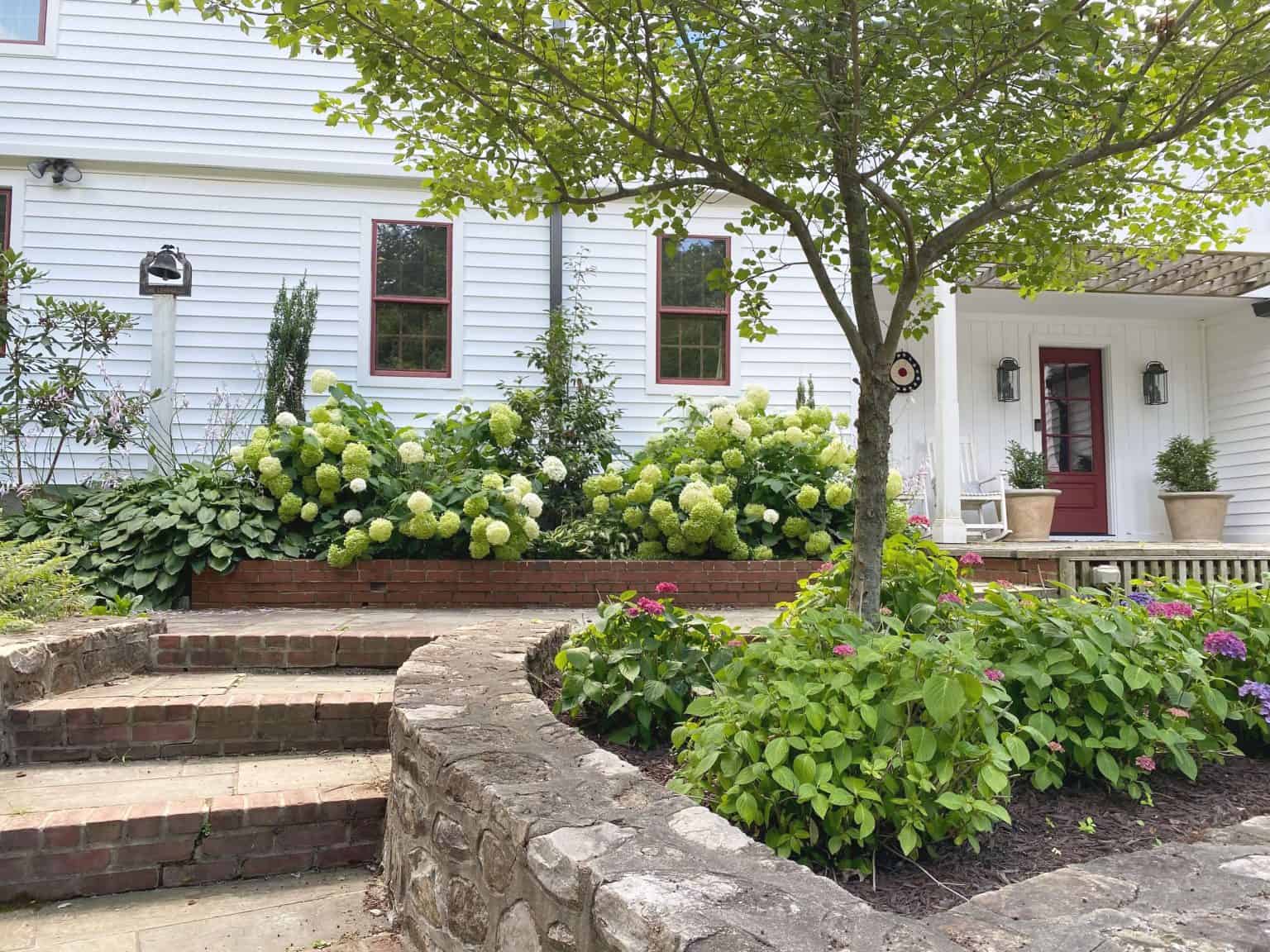 3 Beautiful Tips to Rock Landscaping under a Front Window or Picture